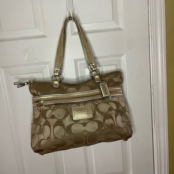 Coach large Tote Bag satin gold Signature F20026 metallic gold trim & Straps. - Picture 3 of 15